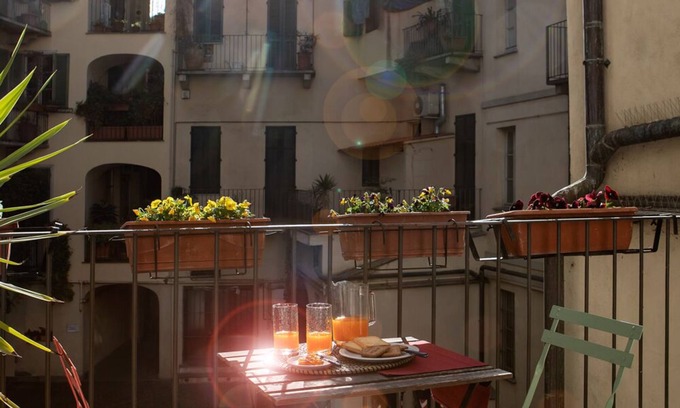 Roman Quarter Apartment | Charming Apartment in Quadrilatero Romano, pet and children friendly