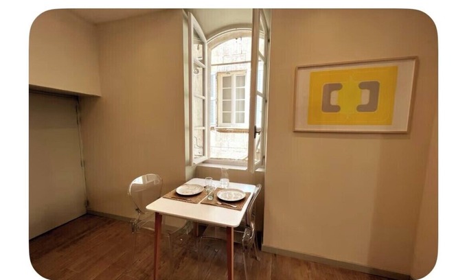Avignon City Centre Apartment | Charming apartment in the center of Avignon - ideal for festivals and discovery getaways.
