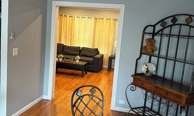Flatlands Apartment | Charming apartment in awesome Brooklyn.