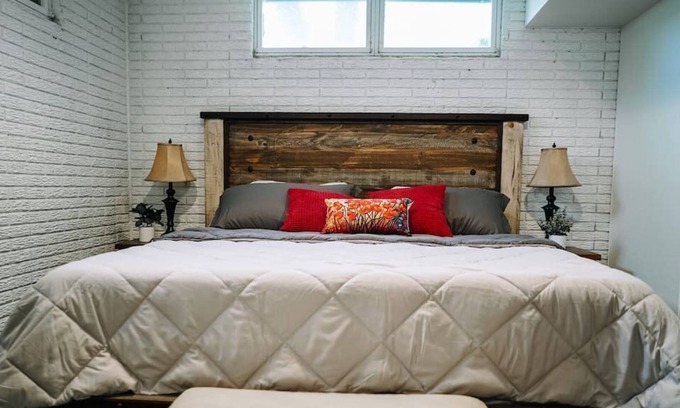 Moorhead House | Charming Apartment near Downtown Fargo Moorhead