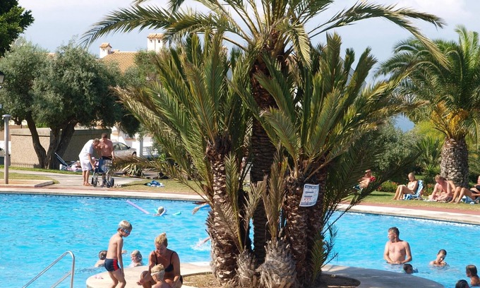 Gran Alacant Apartment | Charming Apartment with Terrace, Pools, Tennis Courts and Near Santa Pola