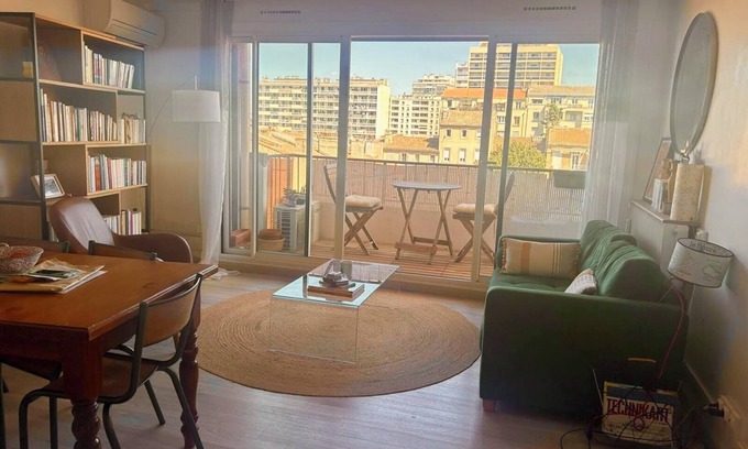 Saint-Lambert Apartment | Charming apartment with balcony St Victor