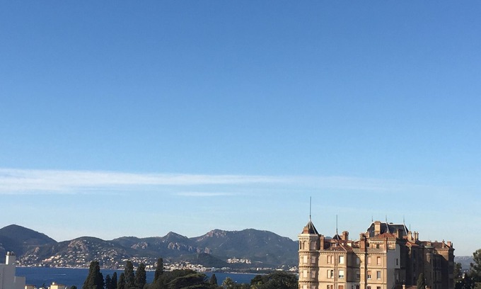 Riou - Petit Juas - Av de Grasse Apartment | Charming apartment with sea views in Cannes, high lift floor, centrally located