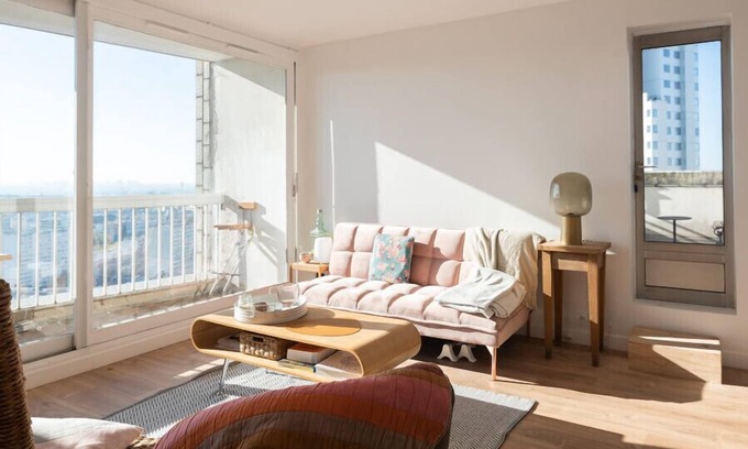 Flandres Apartment | Charming Apt With Balcony Near La Villette