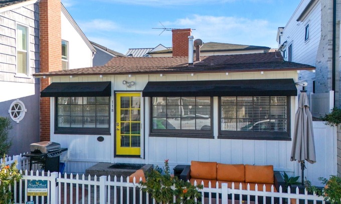 Balboa Island House | Charming Balboa Island cottage