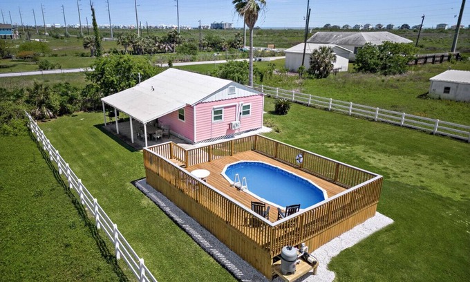 Galveston House | Charming Beach Bungalow Near the Seawall