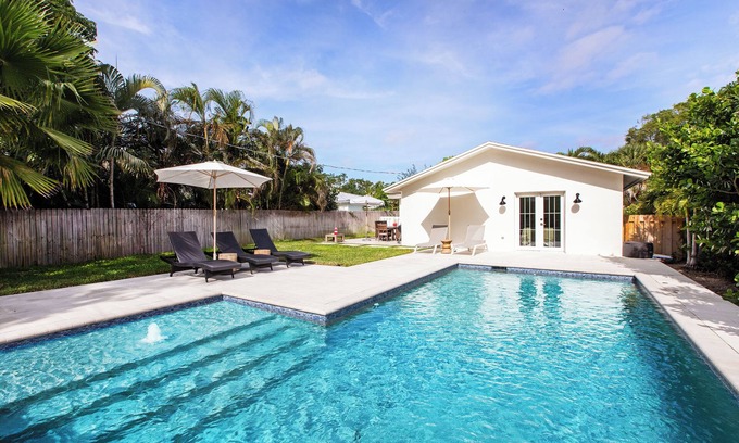 Central Naples House | Charming Beach Cottage with private pool! One mile to stunning Horizon Beach!