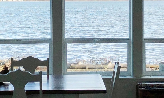 Ferndale House | Charming Beach Front Getaway at Sandy Point