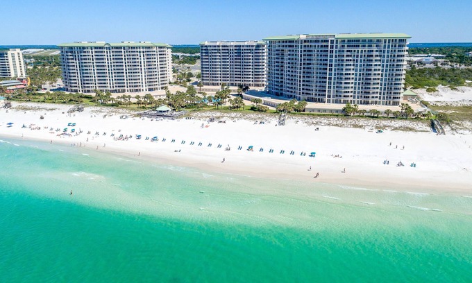 Fort Walton Beach - Destin Condo | Charming beachfront condo w/private balcony & elevator!
