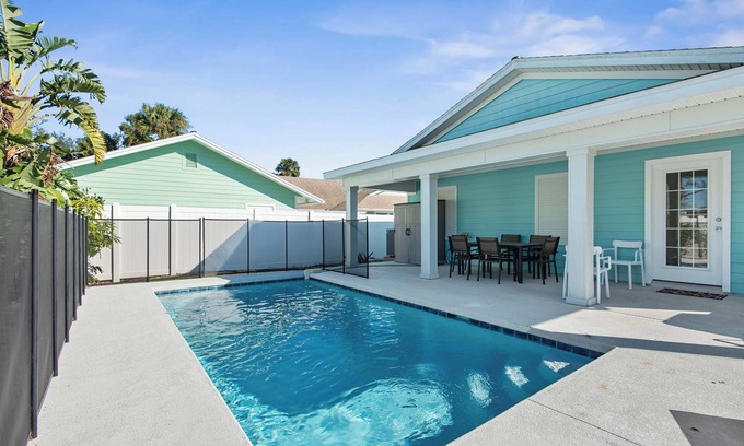 Palm Coast House | Charming Beachside Home with Pool