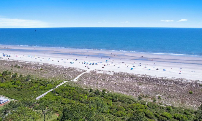 Hilton Head Island Condo | Charming Beachside Getaway! Stunning Ocean Views