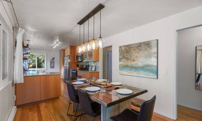 Neahkahnie Beach House | Charming & Beautiful. Perfect for families.Swing. Tree House, Dog Friendly +