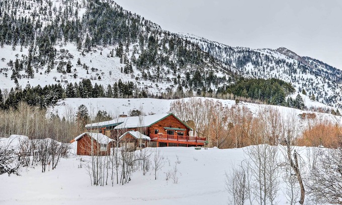 Bedford Cabin | Charming Bedford Cabin w/Private Hot Tub!