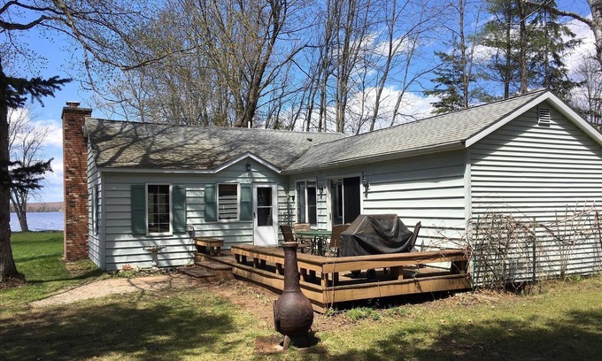 McMillan Cottage | Charming Big Manistique Lake Cottage - In Michigan's Beautiful Upper Penninsula!