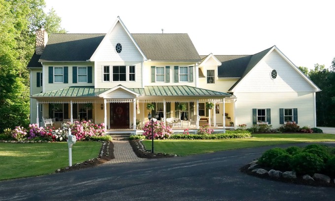 McKean Bed & Breakfast | Charming Bnb on a private Estate! Room #1