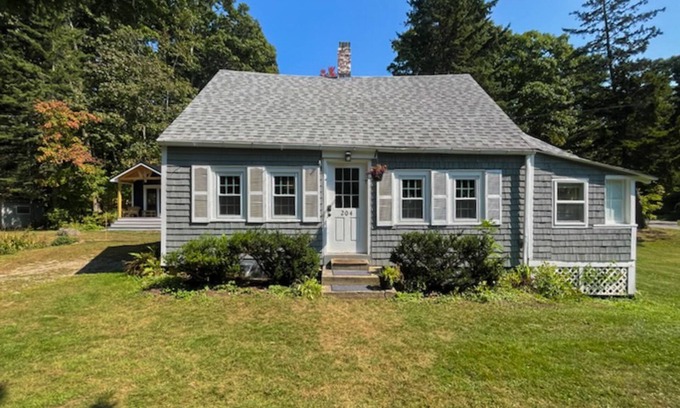 Bayville House | Charming Boothbay Harbor cottage with partial AC, full kitchen, and sun room