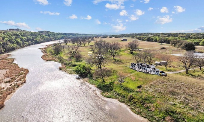 Mineral Wells Cottage | Charming Brazos River Front Cottage perfect for Stargazing, Tranquil and Private