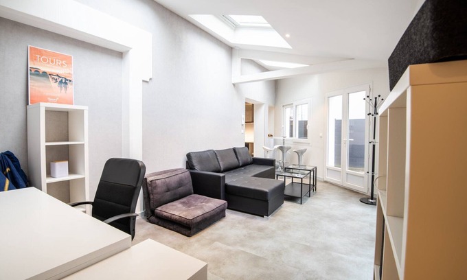 Tours City Centre Apartment | Charming bright T2 close to #Halles
