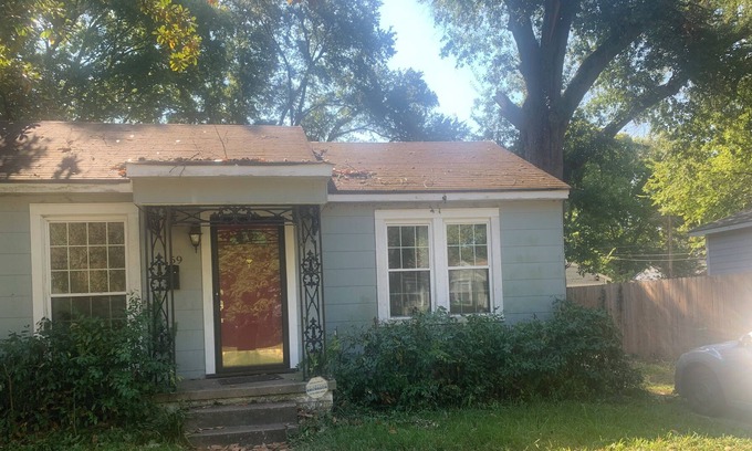 Broadmoor House | Charming broadmoor Home 1200 ft.² Three bedroom One bath Non-smoking