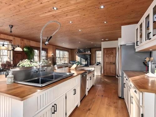Bromont Ski Chalet | Charming Bromont Chalet, Near Ski Slopes, Trails & Balnéa Spa