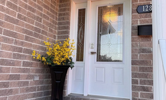 Cornwall House | Charming Bungalow in quiet neighbourhood