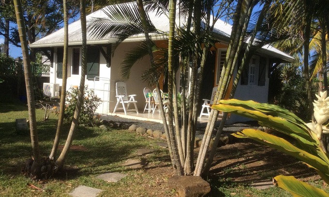 Sainte-Rose House | Charming bungalow located between sea and mountains