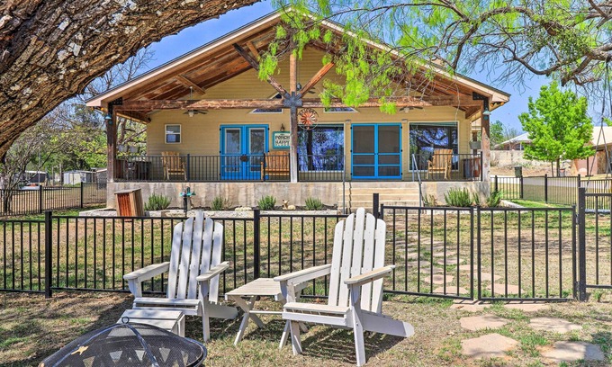 Silver Creek Village Cottage | Charming Burnet Cottage w/Lake View + Porch!