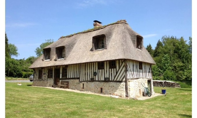 Le Mesnil-sur-Blangy House | Charming cottage in the Normandy countryside