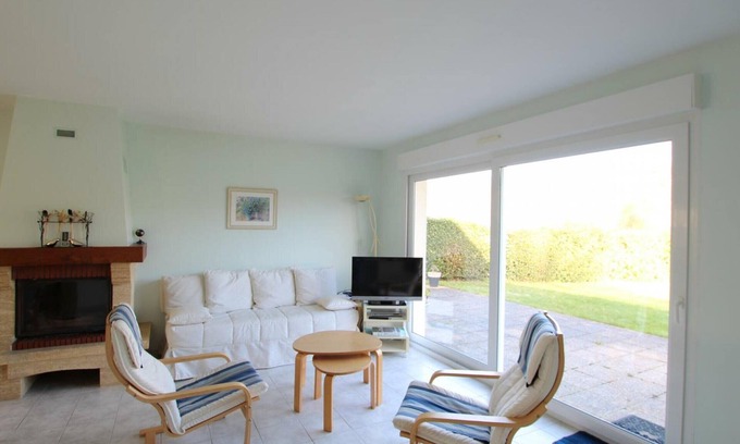 Saint-Jean-le-Thomas Cottage | Charming Coastal Villa with Private Garden, Terrace & Fireplace in Saint-Jean-le-Thomas