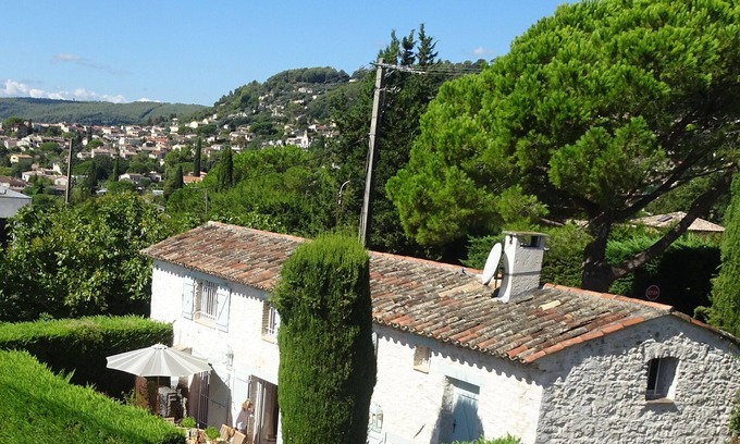 Saint-Paul-de-Vence House | charming cottage with private tennis court