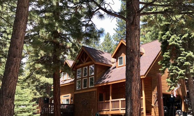 Brockway Cabin | Charming cabin centrally located close to speedboat beach, Kings Beach & skiing