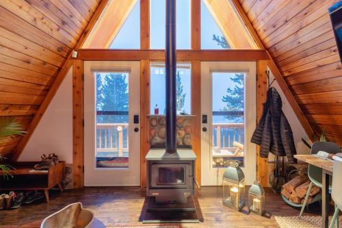 Saint Mary's House | Charming Cabin Home W Mountain View Spa & Sauna