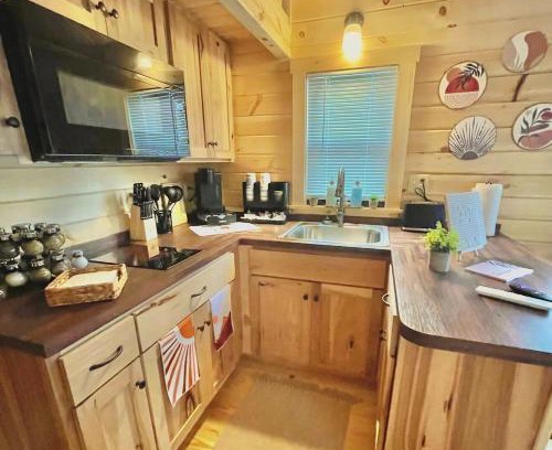 Jonesville House | Charming Cabin near Ark Encounter with Loft