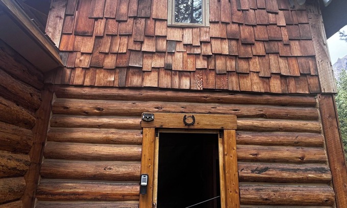Silver Gate Cabin | Charming cabin with WiFi in Silver Gate/Cooke City