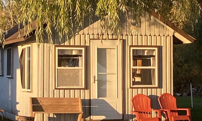 West Branch Cabin | Charming Cabin with Beach Access, Kayaks, and Playful Activities for All
