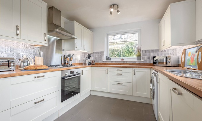 Comrie Cottage | Charming Cardoon Cottage in beautiful village