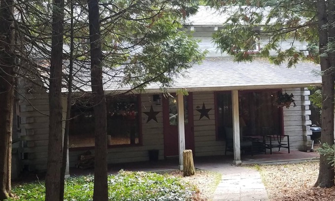 Rowleys Bay House | Charming cedar log cabin nestled in the woods, footsteps from Rowley's Bay