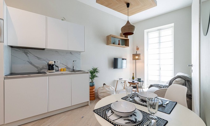 Jean-Medecin Apartment | Charming Central 1 Bdr