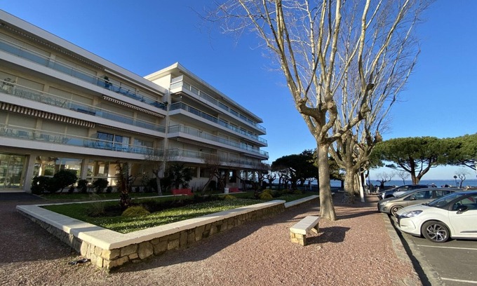 Arcachon Apartment | Charming Central Apartment in Arcachon, Steps from Beach and Shops with Parking
