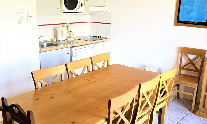 La Joue du Loup Ski Chalet | Charming Chalet in Les Flocons du Soleil - 3 Rooms, 7 Guests, Pool & Sauna Access