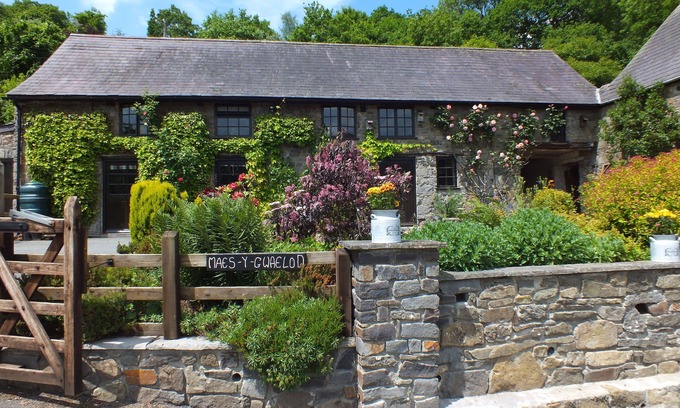 Llandovery Cottage | Charming Character Cottage, Crychan Forest & Brecon Beacons