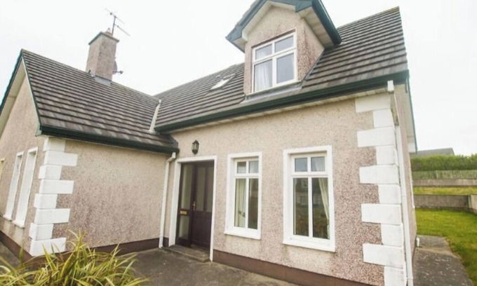 Enniscrone House | Charming Coastal 3-bedroom house in Enniscrone