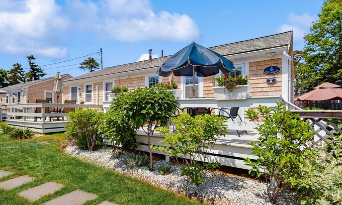 Dennis Port Cottage | Charming coastal cottage with AC, bikes, deck, outdoor shower & grill