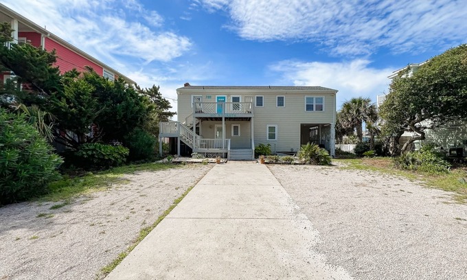 Emerald Isle Apartment | charming coastal dog friendly apartment near the beach