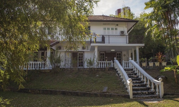 Tanjung Bungah House | Charming colonial bungalow