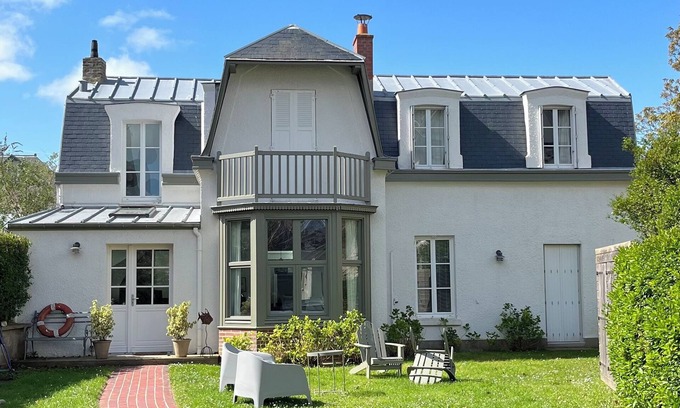 Houlgate House | CHARMING, COMFORTABLE HOUSE - SLEEPS 6 - 100 M FROM BEACH WITH GARDEN