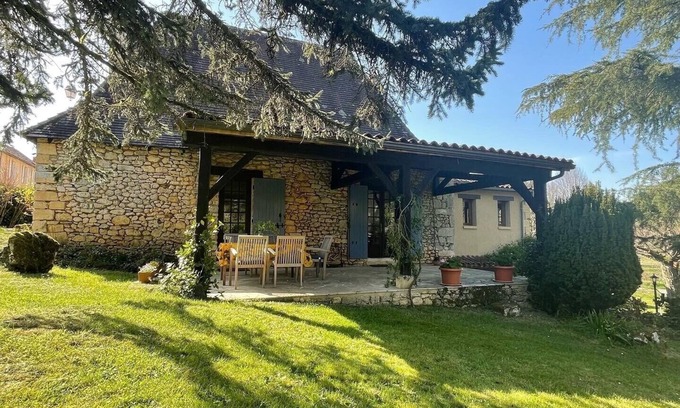 Manaurie Cottage | Charming Comfy 6 person cottage w/private pool & large garden, Les Eyzies