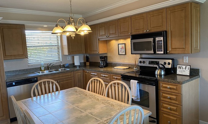Marco Island Condo | Charming condo near beach