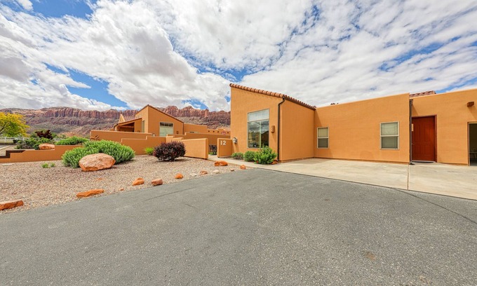 Moab South Valley House | Charming Condo with Mountain Views and Seasonal Pool & Hot Tub - Close to Town