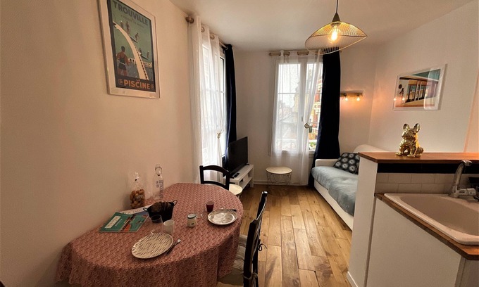 Trouville-sur-Mer Apartment | Charming, cosy 2-room apartment in a great location (all within walking distance)